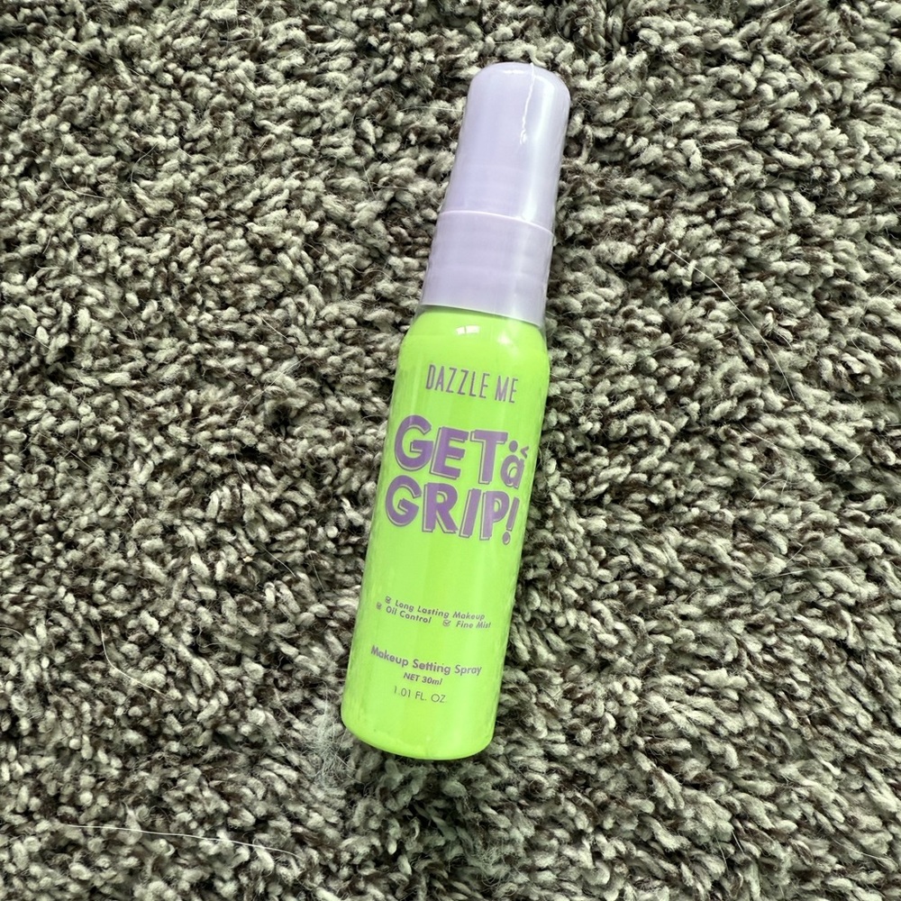 Dazzle me setting spray - viral